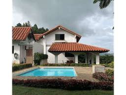 CHAME / SORA / 4 HABITACIONES / 10 HECTAREAS / 4 BAÑOS / PISCINA