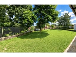 SE VENDE CASA EN LAS LOMAS 360 M2 CON AMPLIO JARDIN