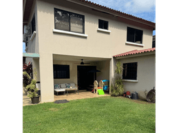 SE VENDE AMPLIA CASA 328M EN COSTA VERDE PH SUNSET HILLS CON TERRAZA