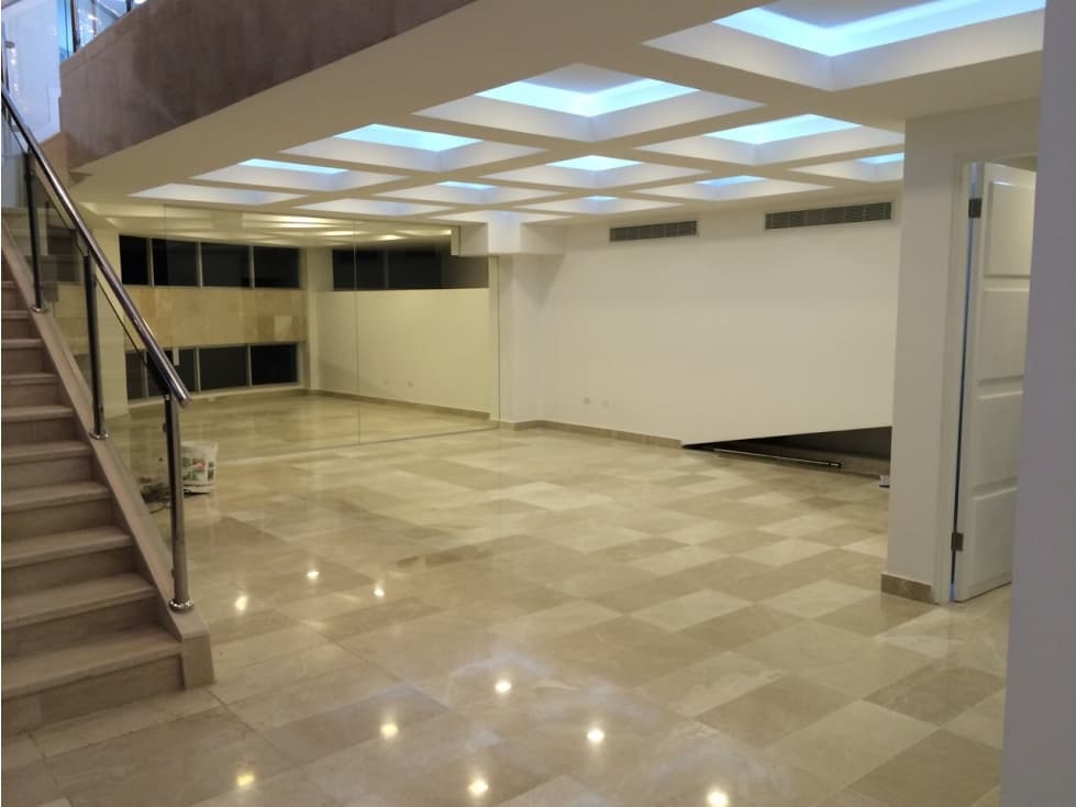 OFICINA DE LUJO / PUNTA PACIFICA / 2 NIVELES / 270 m2 / CON DIVISIONES — foto 2