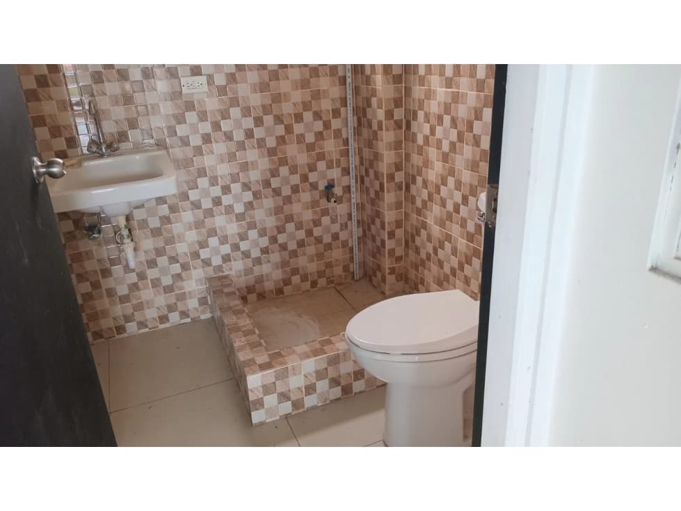 LOCAL / PLAZA VERSALLES / 75M2 / VIA PRINCIPAL / PISO MEDIO / VACIO — foto 6