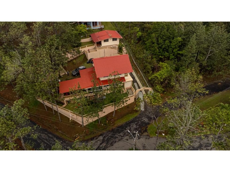 CERRO AZUL / FINCA CON 2 CABAÑAS TURISTICAS / 1,172 M2 — foto 1