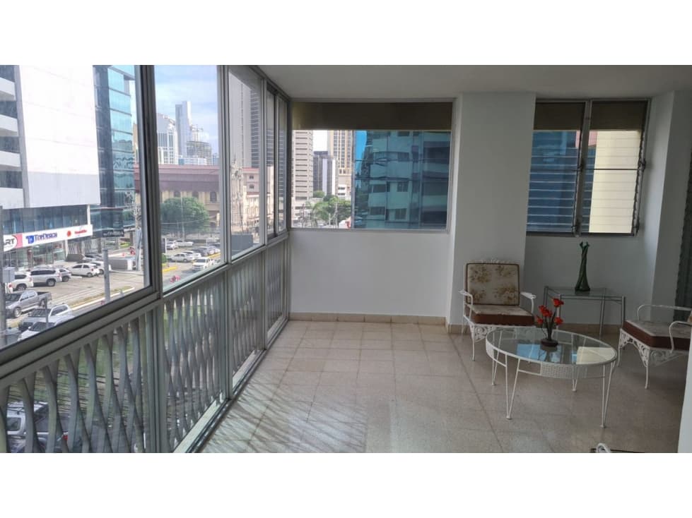 SE VENDE APARTAMENTO EN OBARRIO EDIFICIO EDEN ROC CON 2 BALCONES — foto 5