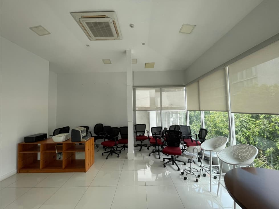 OFICINA / EL CANGREJO / PH NEO PLAZA / 75 M2 / 2 DIVISIONES / BALCON — foto 5