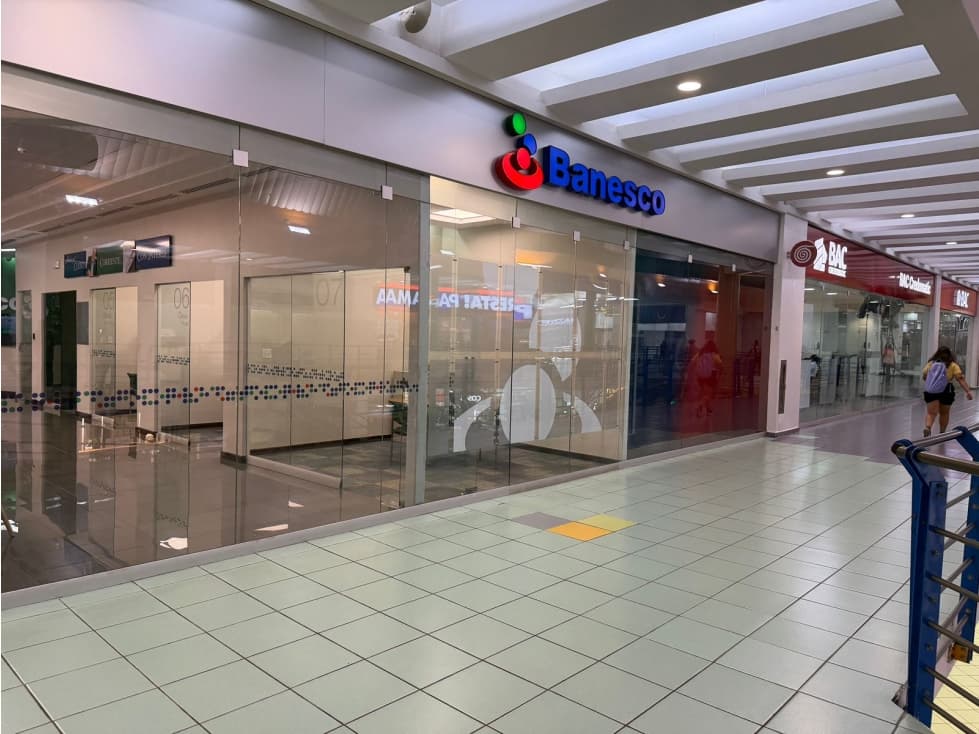 ALBROOK MALL / LOCAL COMERCIAL / 430M / PISO 2 / CERCA BANCOS — foto 1