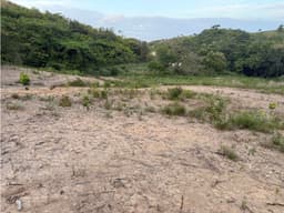TERRENO / CHAME / EL CALVARIO / 853 M2 / LOTE PLANO