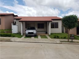 CHORRERA / LAS ARBOLEDAS / 252 M2 / 3 HABITACIONES / TERRAZA / PISCINA