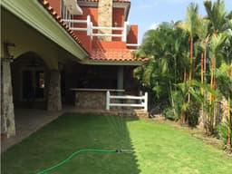 SAN FRANCISCO / LOMA ALEGRE / 2 NIVELES / PISCINA / 947M2