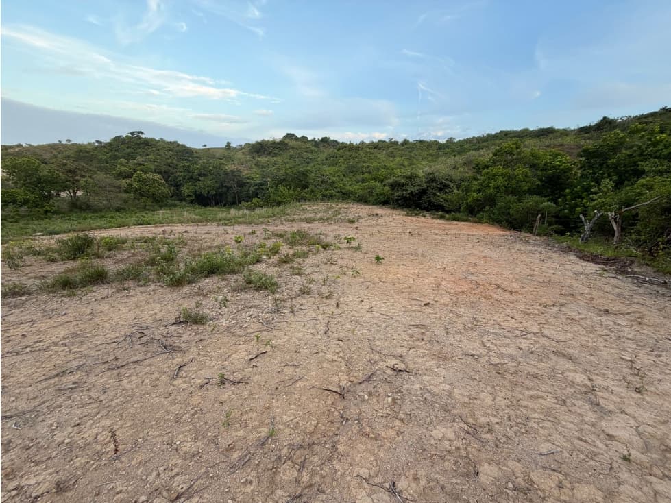 TERRENO / CHAME / EL CALVARIO / 972 M2 / LOTE PLANO — foto 1