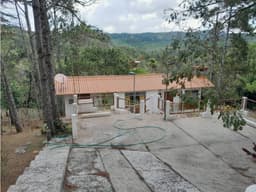 CASA EN ALTOS DE CERRO AZUL / 2 HAB. / 2 BAÑOS