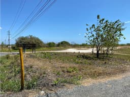 SE VENDE TERRENO PLANO EN SAN CARLOS FRENTE A VIA INTERAMERICANA