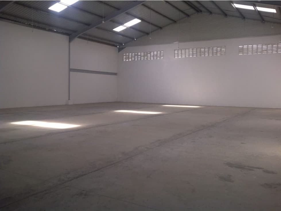 GALERA / PARQUE INDUSTRIAL / LAS AMERICAS / 1006m2 / CON ANDEN — foto 3