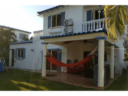 SE VENDE CASA EN PLAYA BLANCA 700M CON VISTA AL MAR Y BALCON