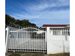 SE VENDE CASA EN PENONOME 600 M2 CON PISCINA