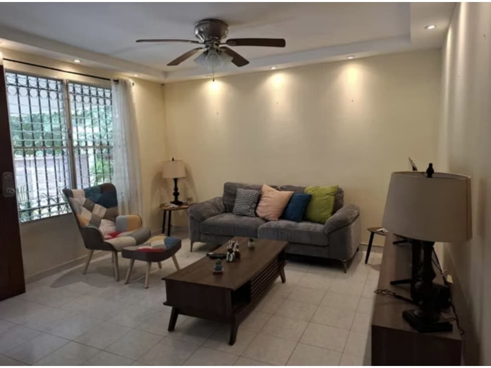 SE VENDE CASA EN LAS LOMAS 360 M2 CON AMPLIO JARDIN — foto 3