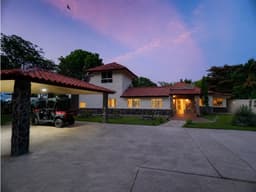 COCLE / SANTA CLARA / 4 HABITACIONES / 2600 M2 / TERRAZA / JARDIN