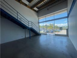 SE ALQUILA LOCAL EN PLAZA ONDGO LA CHORRERA CON 110M Y MEZZANINE