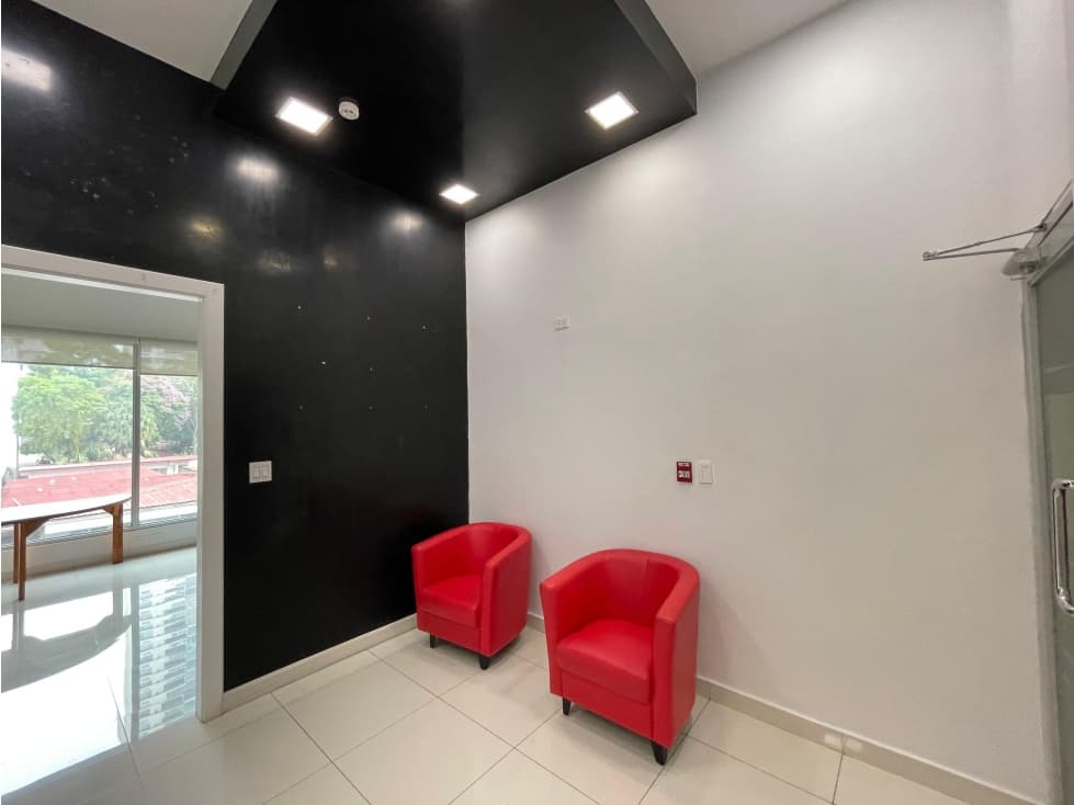 OFICINA / EL CANGREJO / PH NEO PLAZA / 75 M2 / 2 DIVISIONES / BALCON — foto 1