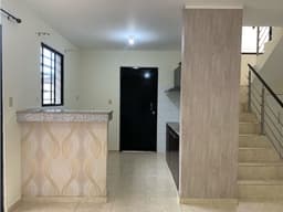 SE ALQUILA CASA EN LAS ARBOLEDAS LOS PINOS 180 M2 CON TERRAZA
