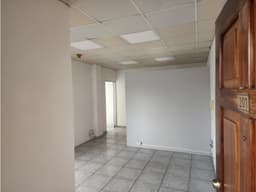 SE ALQUILA OFICINA EN CALLE 50 PLAZA VARIBE 57M PLANTA ALTA