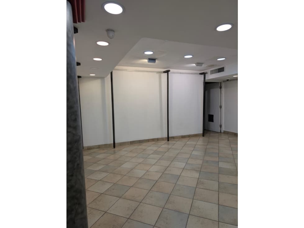 EL DORADO MALL / LOCAL COMERCIAL / 290 M2 / 2 NIVELES /AIRES — foto 5