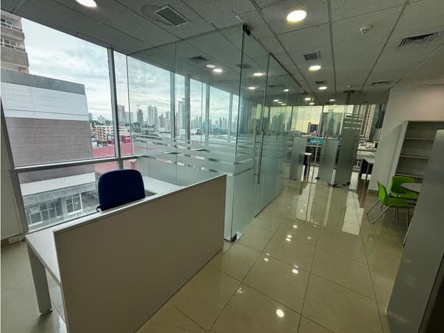 EL CARMEN / PLAZA KORINTHO / 74M / 4 DIVISIONES / FRENTE A VIA