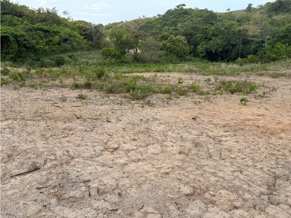 TERRENO / CHAME / EL CALVARIO / 972 M2 / LOTE PLANO — foto 3