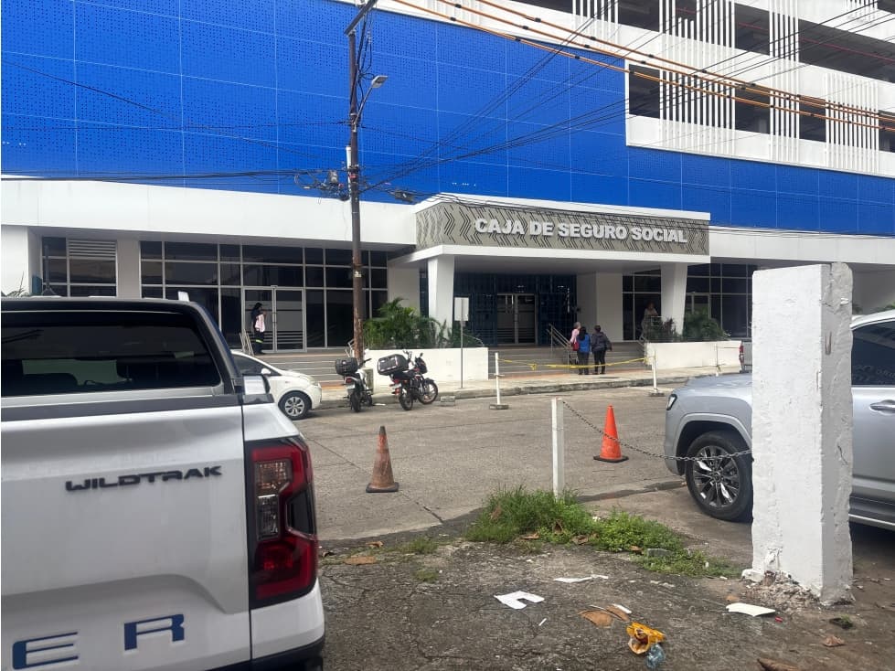 ALQUILER DE GALERA CALIDONIA AVE. MEXICO EDIFICIO ABJ EN VIA PRINCIPAL — foto 2