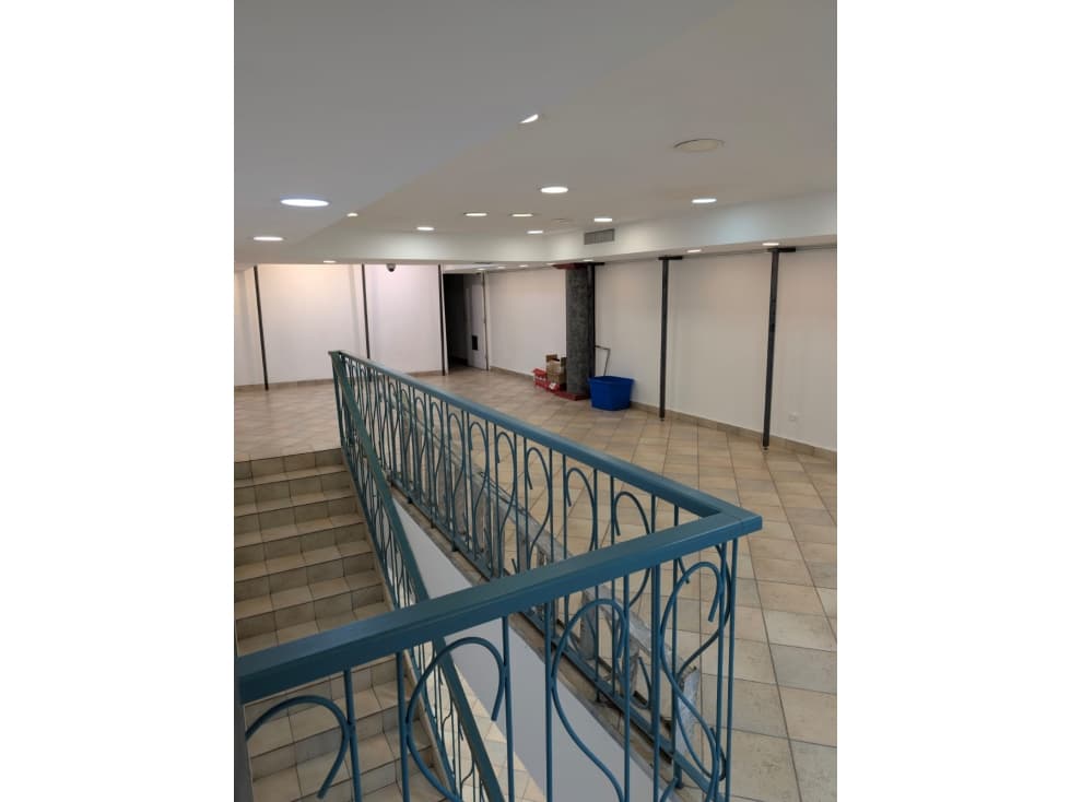 EL DORADO MALL / LOCAL COMERCIAL / 290 M2 / 2 NIVELES /AIRES — foto 2
