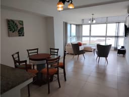 SE VENDE APARTAMENTO EN PH GRAND BAY 96 M2 CON PISCINA