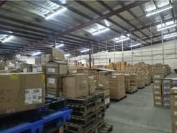 SE ALQUILA GALERA COMERCIAL COLON ZONA LIBRE 2000M MEZANINE 2 NIVELES
