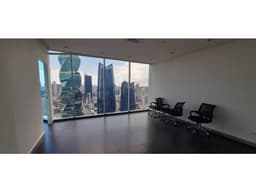 SE ALQUILA OFICINA EN CALLE 50 TORRE GLOBAL BANK DE 320M CON DIVISION
