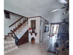 CONDADO DEL REY / 232M / 4 HABITACION / 5 BAÑOS / 2 NIVELES / TERRAZA