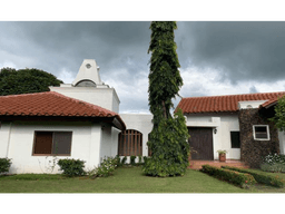 CHAME / SORA / 4 HABITACIONES / 10 HECTAREAS / 4 BAÑOS / PISCINA