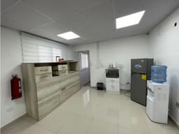 OFICINA / CHORRERA / 1800 M2 / 3 BAÑOS / 3 DIVICIONES / DEPOSITO