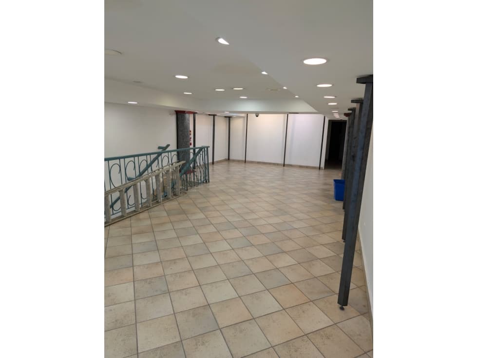 EL DORADO MALL / LOCAL COMERCIAL / 290 M2 / 2 NIVELES /AIRES — foto 4