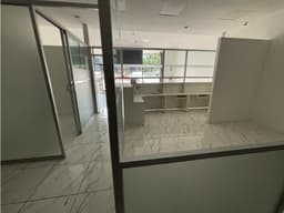 ALQUILER DE OFICINA EN CALLE 50 DE 289M CON 2 NIVELES SOBRE LA VIA