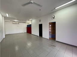 SE ALQUILA LOCAL EN PEDREGAL PH GOLDEN PARK DE 80M CON AIRE A.