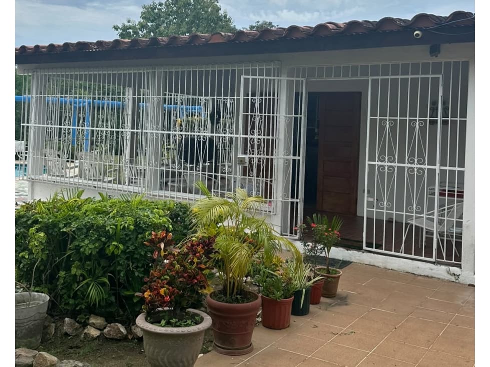 SE VENDE CASA EN CORONADO 3750 M2 CON PISCINA — foto 1