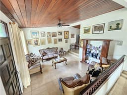 CASA / BETANIA / 3 HABITACIONES / 244 m2 / BALCON