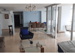SE VENDE APARTAMENTO EN OBARRIO EDIFICIO EDEN ROC CON 2 BALCONES
