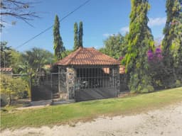 SE VENDE CASA EN SAN CARLOS LAS UVAS 1001 M2 CON PISCINA