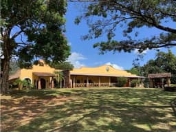 FINCA / UTIVE / 468.9 HECTAREAS / HACIENDA FRENTE A LAGO CON RIOS JC