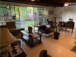 LLANOS DE CURUNDU / 700M / 3 HABITACION + SERVICIO / PATIO / TERRAZA