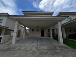 SE VENDE CASA EN CONDADO DEL REY PH ALTOS DEL PARQUE DE 3 HABITACION