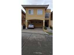 EL DORAL / CALLE 2 / 336m2 / 3 HABITACIONES / CON PISCINA