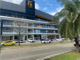 LOCAL / EDIFICO COMERCIAL VERSALLES / PLANTA BAJA / 241M / VACIO
