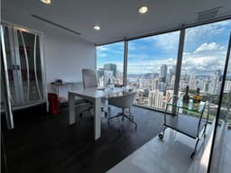 SE VENDE MODERNA OFICINA PREMIUN EN AV. BALBOA PH OCEANIA
