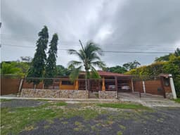 SE VENDE CASA EN CAPIRA 1000 M2 CON PISCINA