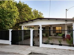 CHORRERA / LAS LOMAS / 4 HABITACIONES / 360 M2 / AMPLIO PATIO